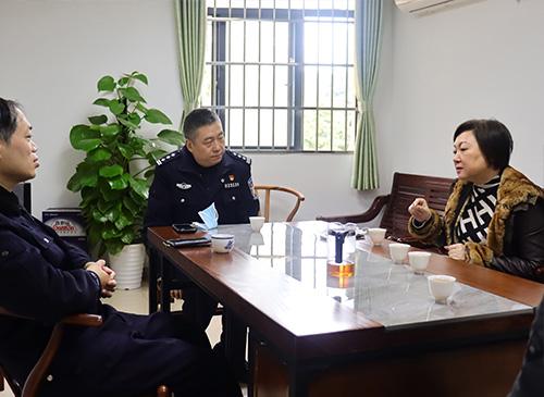 加强党建共建，亲昵警企关系